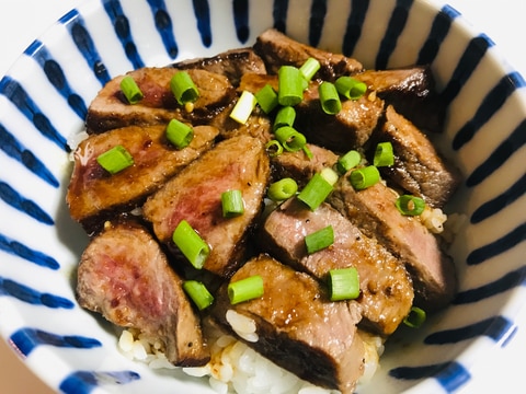 激ウマ！！タレが美味しいステーキ丼♫